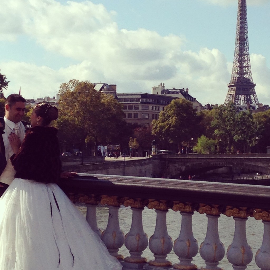 Yes, this was happening as I strolled across the Pont Alexadre III! Ahhh, Paris.