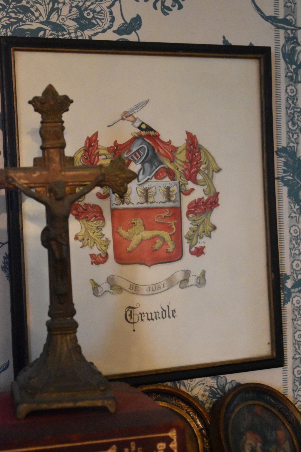 Trundle, family crest, Helen Smith